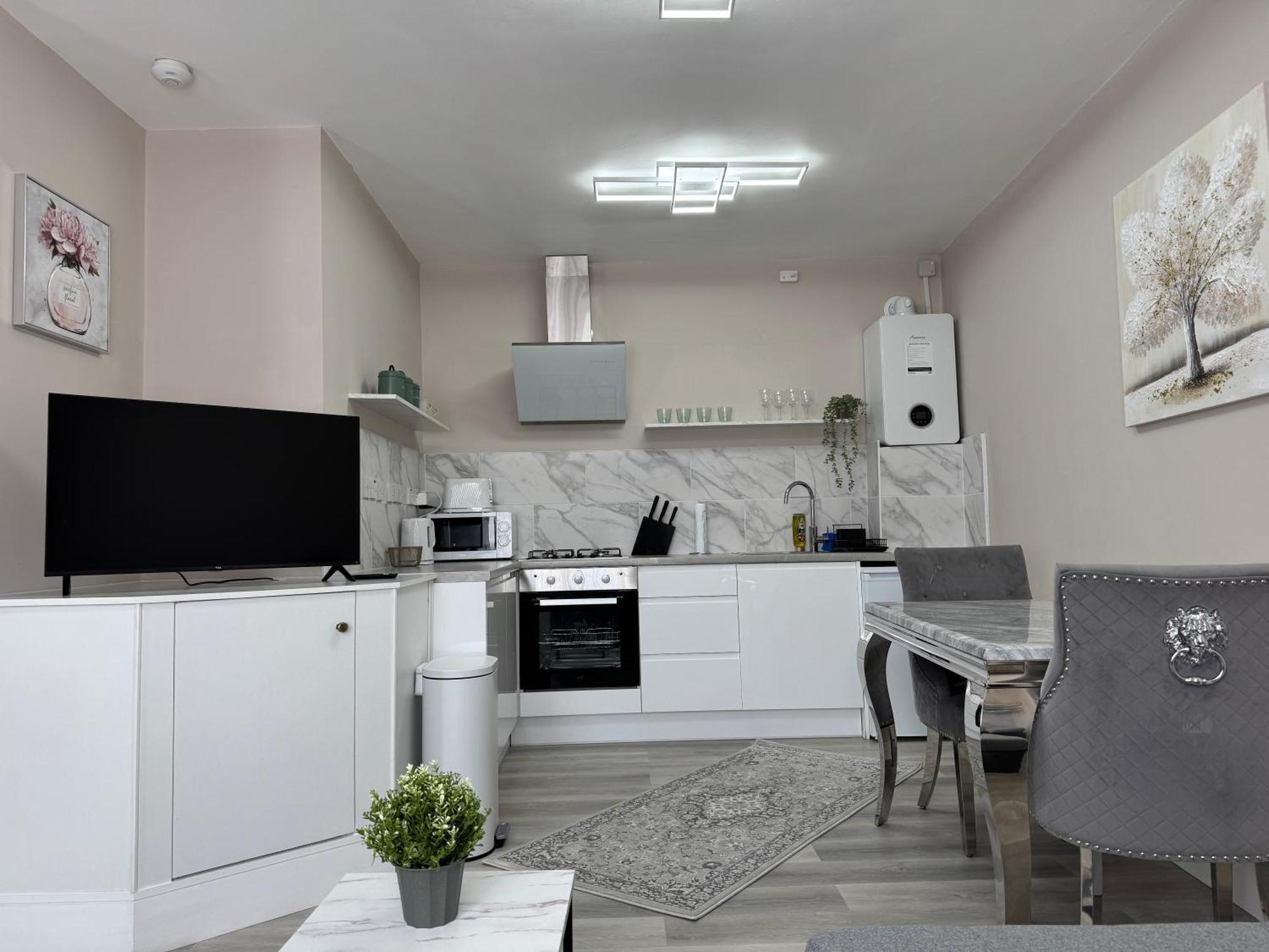 1 Bedroom Luxury Apartment *